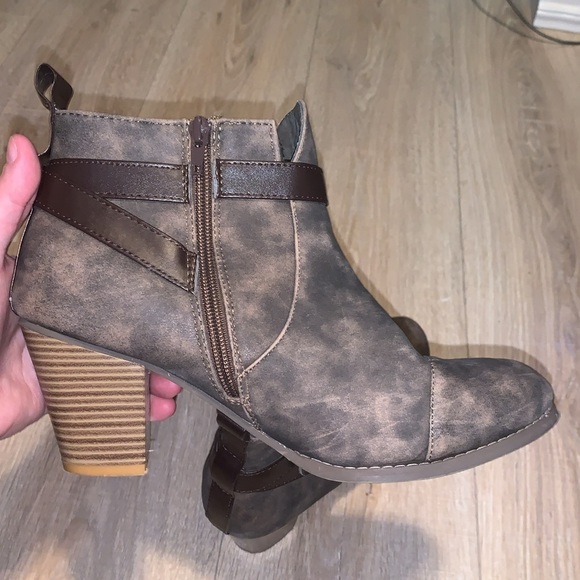 Rue21 ETC! Marble brown zip up heeled boots - Picture 5 of 8